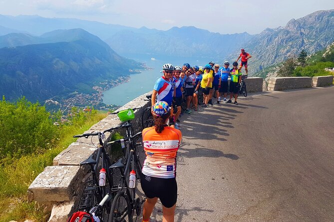 Bike tour - Panoramic downhill from Njeguši and Kotor serpentines - The panoramic downhill: switchbacks, 900 m of descent, and lots of photo chances