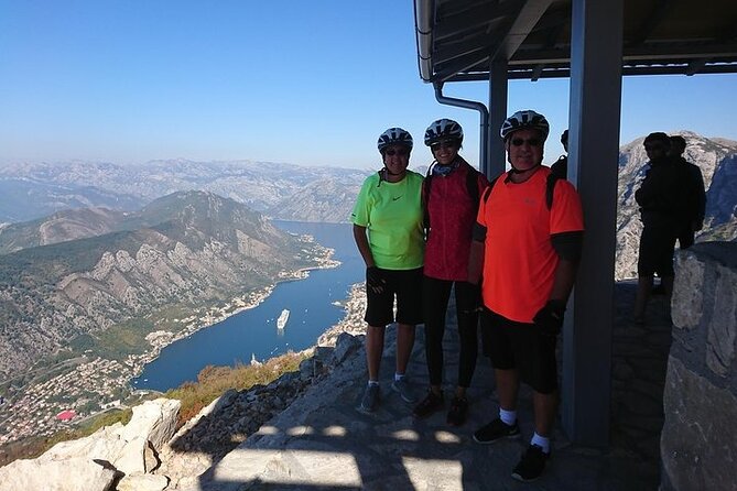 Bike tour - Panoramic downhill from Njeguši and Kotor serpentines - Horizont Bar break: a real pause with coffee and/or tea