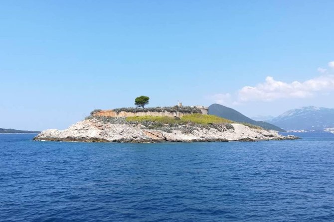Blue Cave Adventure & Beach Time - The Skipper Factor: Stories, Questions, and a Faster Pace That Still Feels Friendly