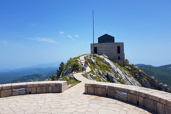 Cable car + Electric MTB from Njegos Mausoleum to Kotor bay - Horizont Bar viewpoints: where the ride pays off