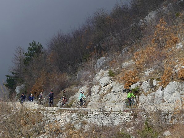 Express Cable Car ascent & 25Turns Epic Bike Descent. - Timing and pacing: flexible start, compact group