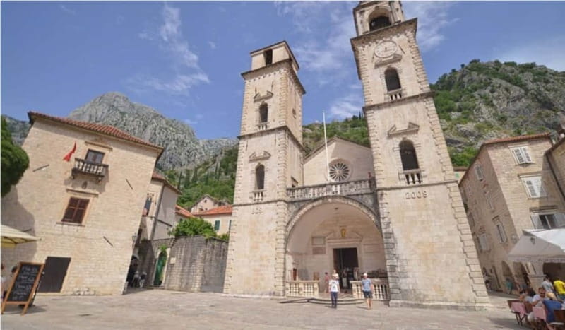 From Dubrovnik: Montenegro Day Trip with Boat Cruise - Guides, microphones, and group comfort: what to watch for