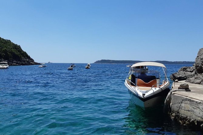 Group Blue Cave tour with a beach stop - 4h duration - Captains, narration, and group size: what the experience feels like in real life